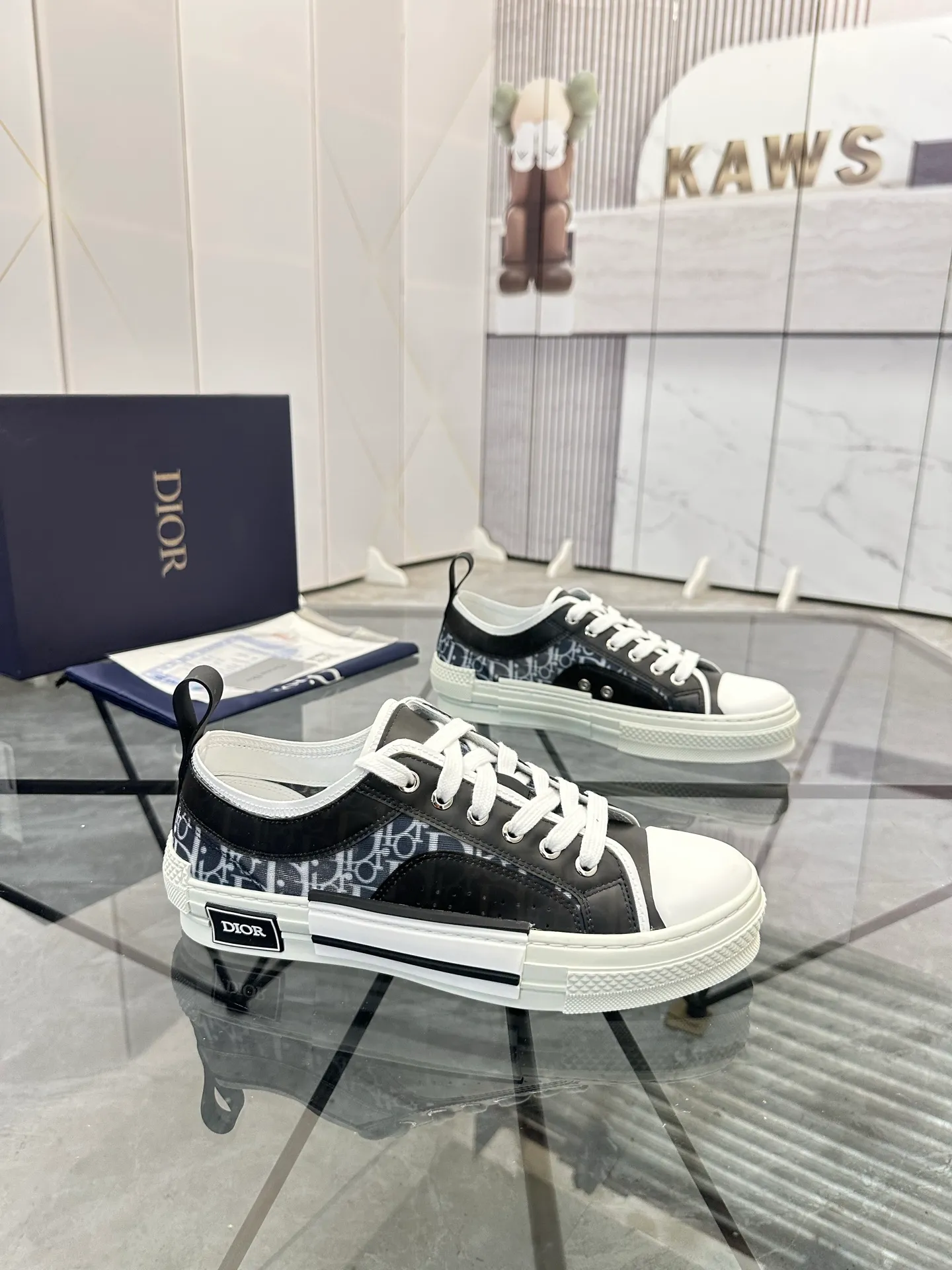 Selling men's shoes 💰: 💰P400¥ Product trademark: Dio* "Dior*" low-top casual shoes Regular size: 36-45 (can be customized to 46) Couple style B23 Product materials: Upper imported original fabric, breathable lining, original outsole. No.: 007